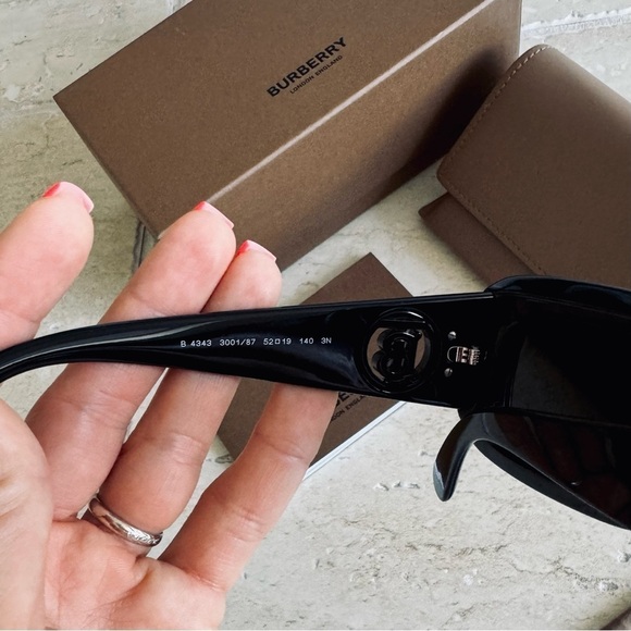 BURBERRY Sunglasses, B4243 3001/87, Authentic with tags - Picture 6 of 11